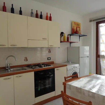 Apartment Mit Gemeinschaftspool Und Ausgestatteter Veranda