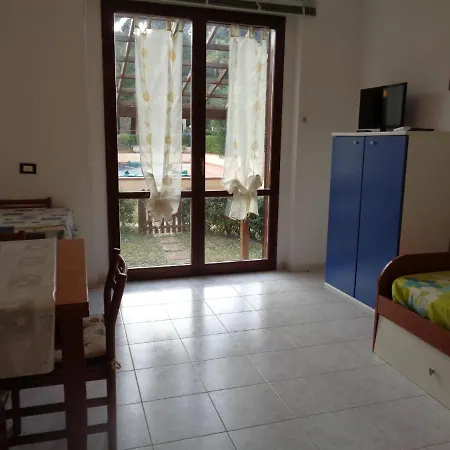 Mit Gemeinschaftspool Und Ausgestatteter Veranda Appartement *