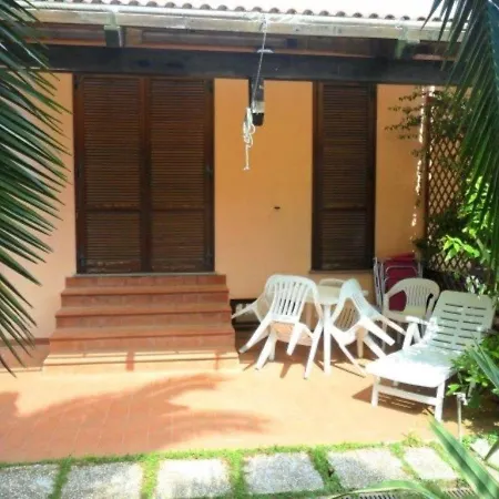 Mit Gemeinschaftspool Und Ausgestatteter Veranda Appartement *